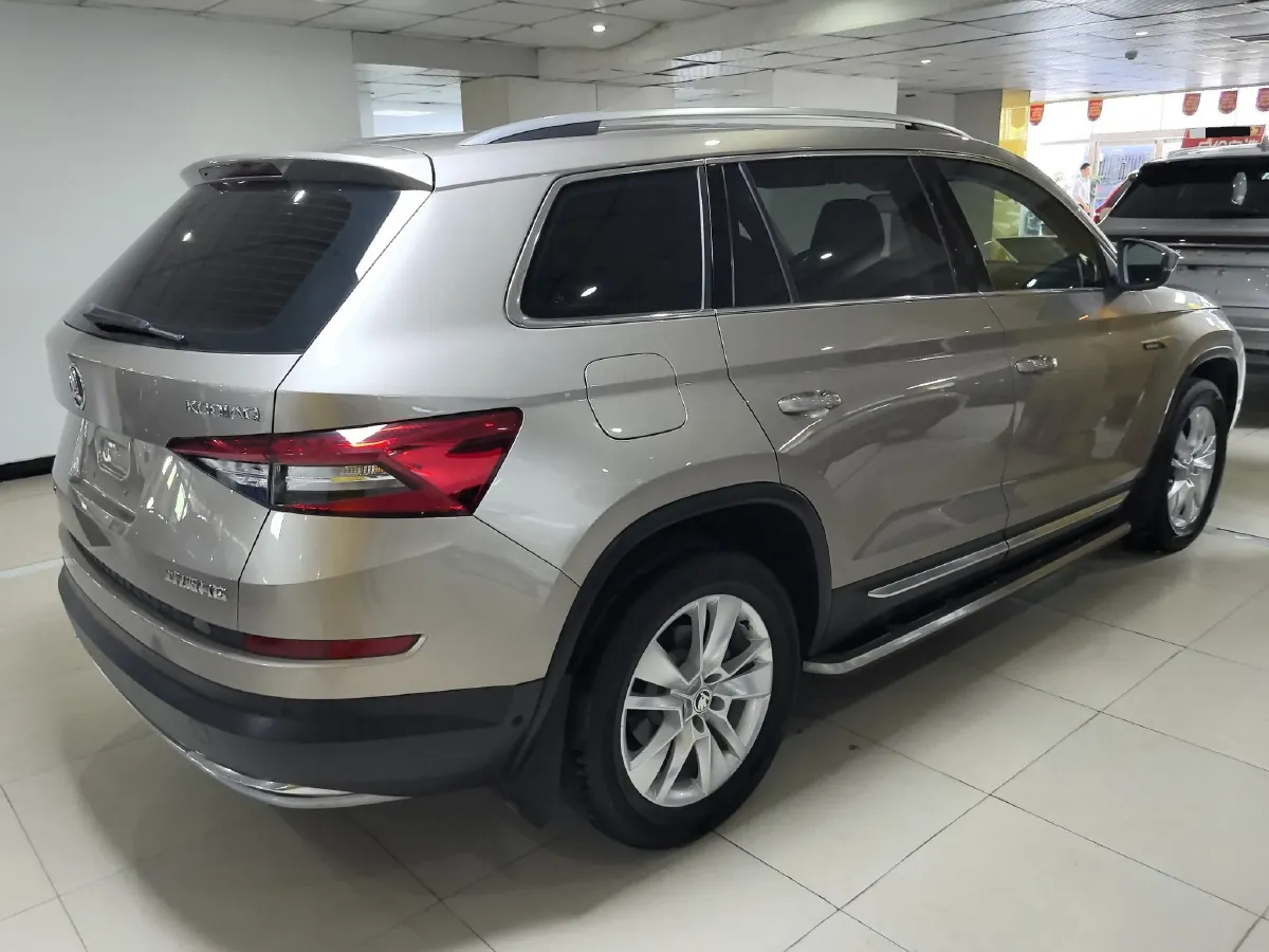 2019 Skoda Superb 2.0T 220HP L4 7DCT,autocango,china used car exporter,china ev exporter,chinese used car exporter,chinese used ev exporter