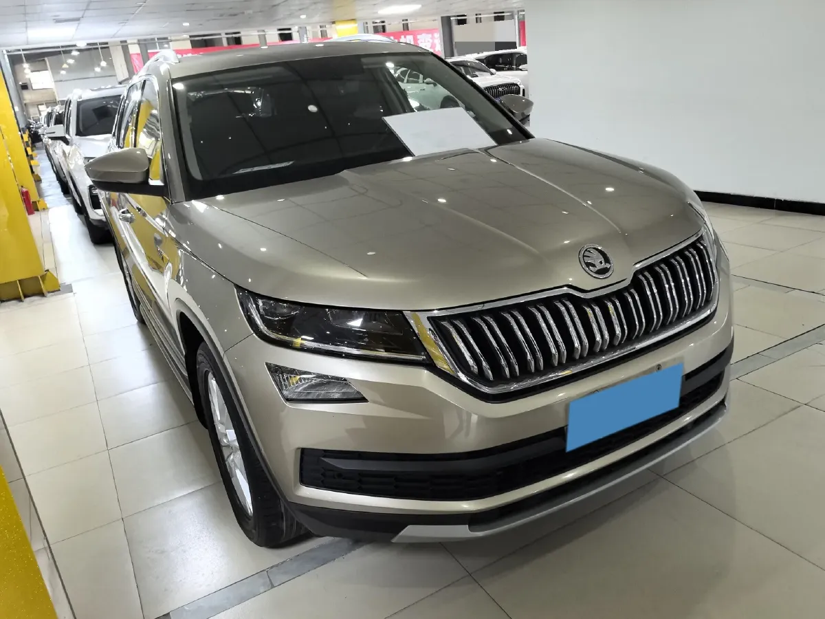 2019 Skoda Superb 2.0T 220HP L4 7DCT,autocango,china used car exporter,china ev exporter,chinese used car exporter,chinese used ev exporter