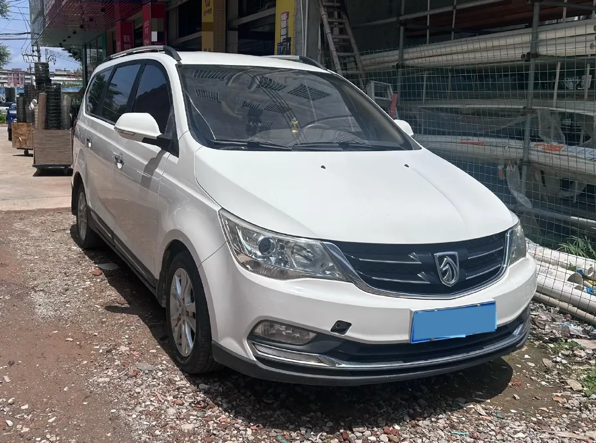 2016 BaoJun 560 1.5T 150HP L4 6MT,autocango,china used car exporter,china ev exporter,chinese used car exporter,chinese used ev exporter