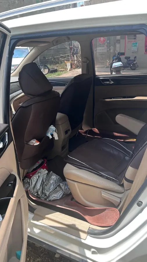 2016 BaoJun 560 1.5T 150HP L4 6MT,autocango,china used car exporter,china ev exporter,chinese used car exporter,chinese used ev exporter