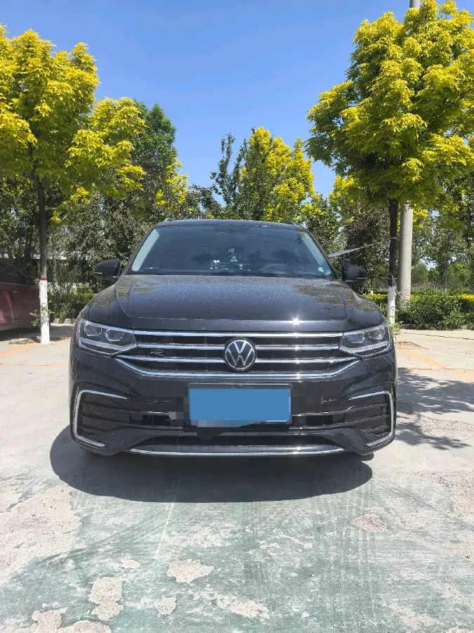 2024 Volkswagen Tiguan L 2.0T 186HP L4 7DCT,autocango,china used car exporter,china ev exporter,chinese used car exporter,chinese used ev exporter