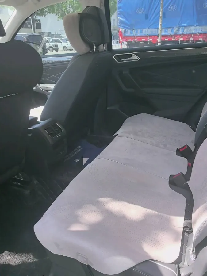 2024 Volkswagen Tiguan L 2.0T 186HP L4 7DCT,autocango,china used car exporter,china ev exporter,chinese used car exporter,chinese used ev exporter