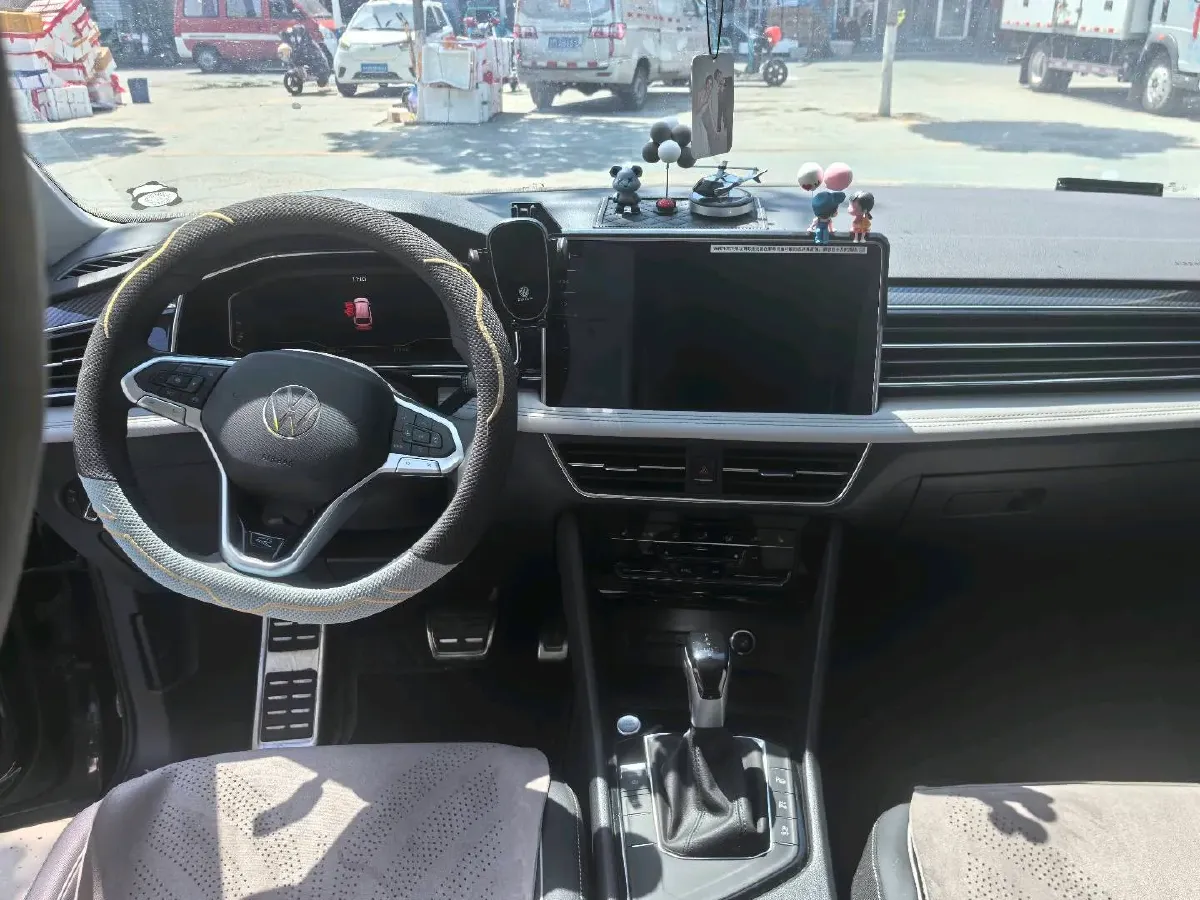 2024 Volkswagen Tiguan L 2.0T 186HP L4 7DCT,autocango,china used car exporter,china ev exporter,chinese used car exporter,chinese used ev exporter