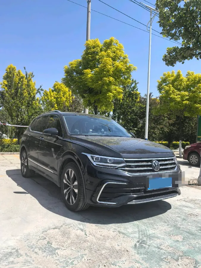 2024 Volkswagen Tiguan L 2.0T 186HP L4 7DCT,autocango,china used car exporter,china ev exporter,chinese used car exporter,chinese used ev exporter
