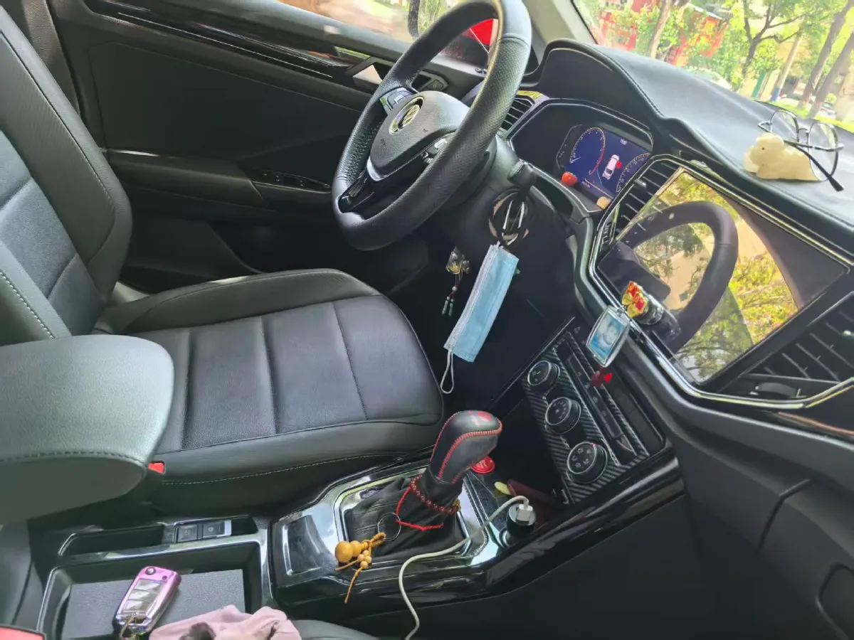 2021 Volkswagen T-Roc 1.4T 150HP L4 7DCT,autocango,china used car exporter,china ev exporter,chinese used car exporter,chinese used ev exporter