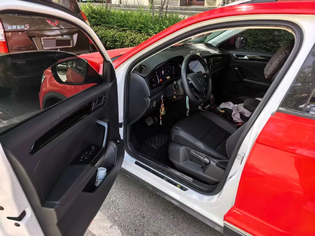 2021 Volkswagen T-Roc 1.4T 150HP L4 7DCT,autocango,china used car exporter,china ev exporter,chinese used car exporter,chinese used ev exporter