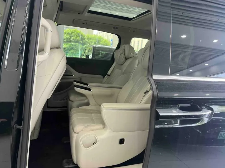 2025 Voyah Dream 1.5T 150HP L4 PHEV 41.7KWH,autocango,china used car exporter,china ev exporter,chinese used car exporter,chinese used ev exporter