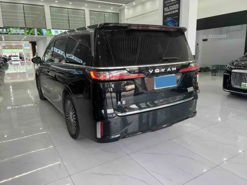 2025 Voyah Dream 1.5T 150HP L4 PHEV 41.7KWH,autocango,china used car exporter,china ev exporter,chinese used car exporter,chinese used ev exporter