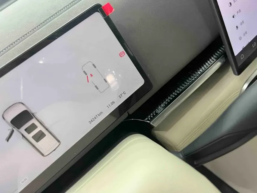 2025 Voyah Dream 1.5T 150HP L4 PHEV 41.7KWH,autocango,china used car exporter,china ev exporter,chinese used car exporter,chinese used ev exporter