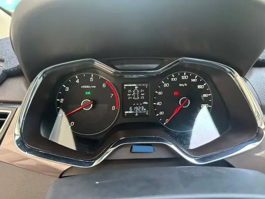 2017 BaoJun 310W 1.5L 112HP L4 6MT,autocango,china used car exporter,china ev exporter,chinese used car exporter,chinese used ev exporter