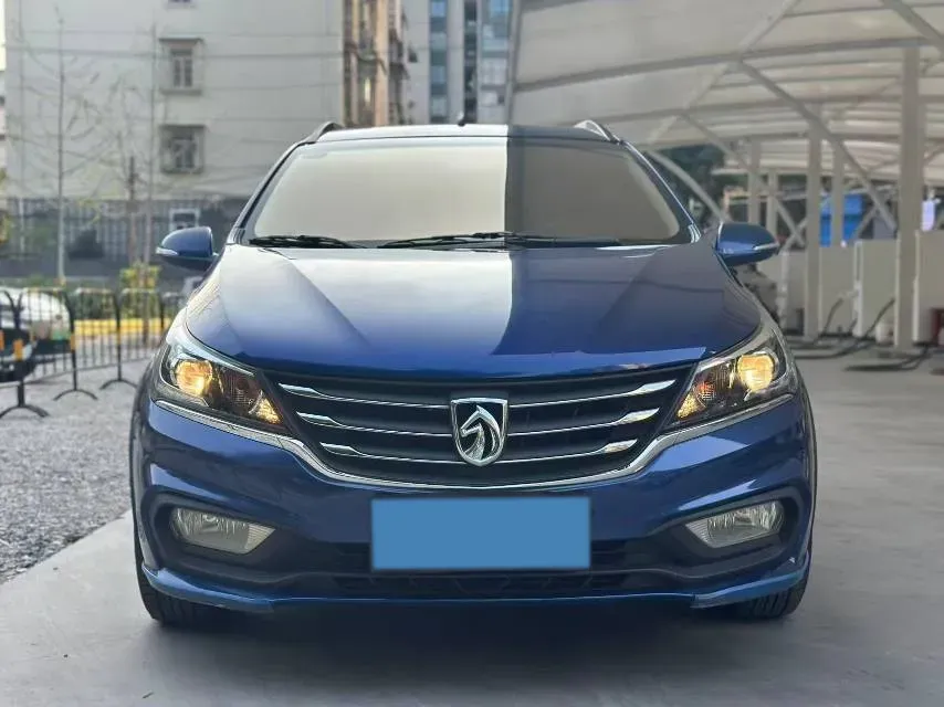 2017 BaoJun 310W 1.5L 112HP L4 6MT,autocango,china used car exporter,china ev exporter,chinese used car exporter,chinese used ev exporter