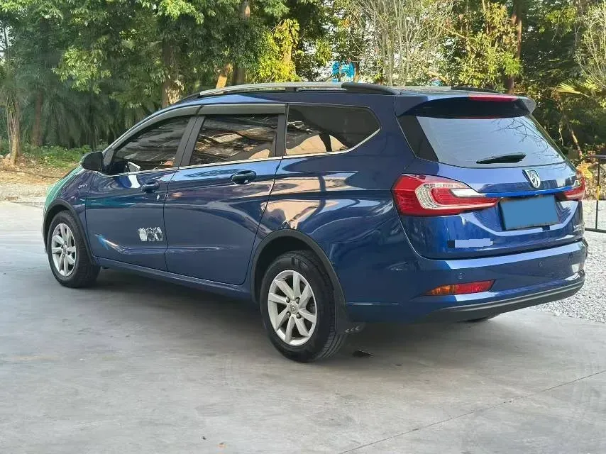 2017 BaoJun 310W 1.5L 112HP L4 6MT,autocango,china used car exporter,china ev exporter,chinese used car exporter,chinese used ev exporter