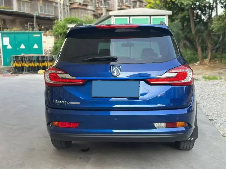 2017 BaoJun 310W 1.5L 112HP L4 6MT,autocango,china used car exporter,china ev exporter,chinese used car exporter,chinese used ev exporter