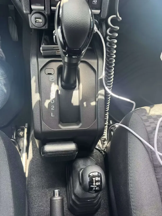 2025 Geely Coolray 1.5L 126HP L4 5MT,autocango,china used car exporter,china ev exporter,chinese used car exporter,chinese used ev exporter