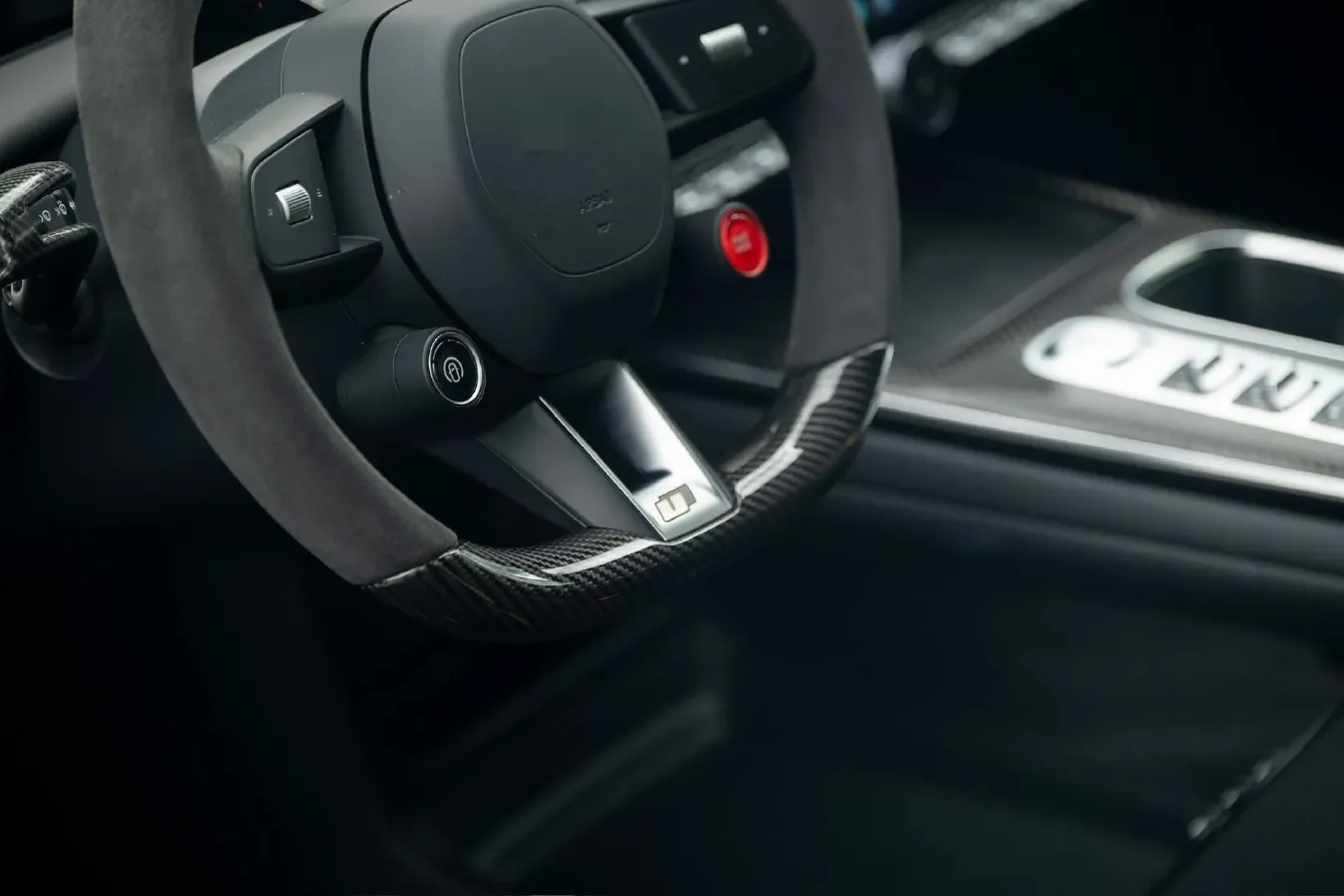 2025 MI SU7 Ultra BEV 93.7KWH,autocango,china used car exporter,china ev exporter,chinese used car exporter,chinese used ev exporter