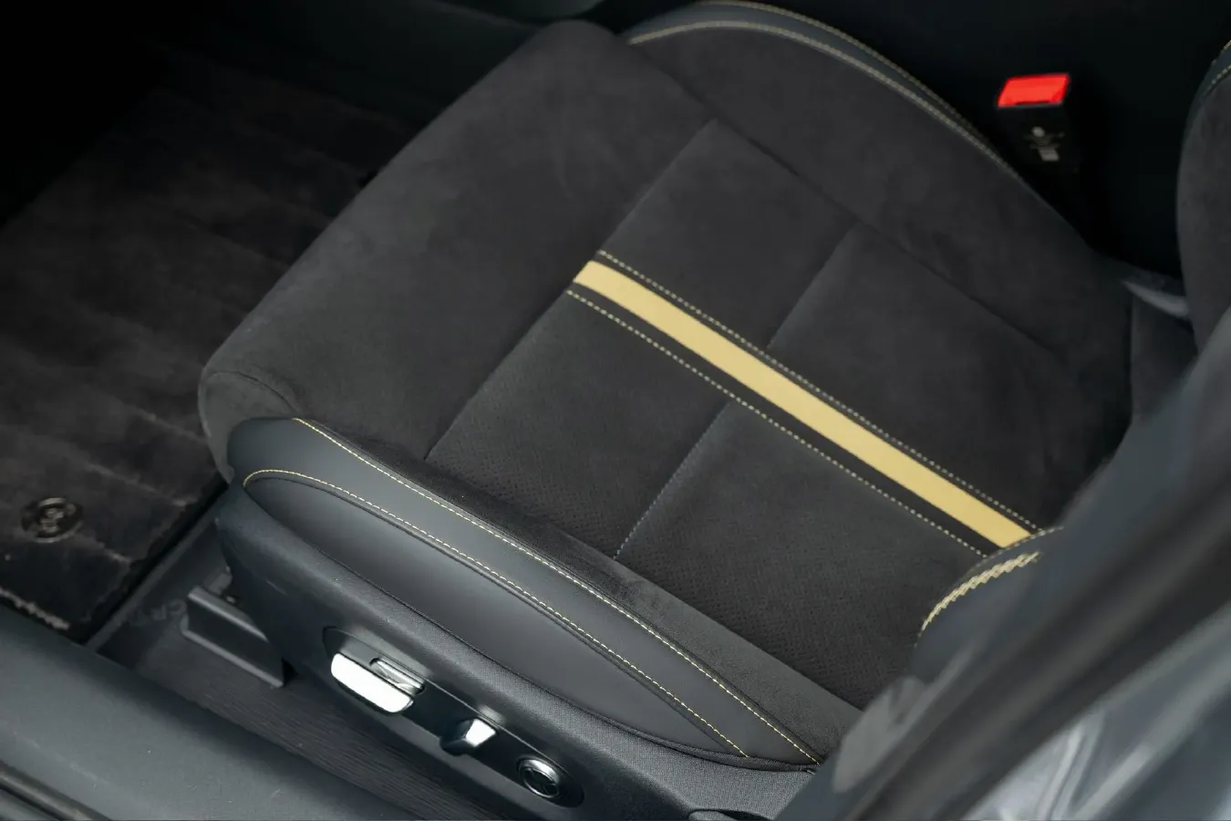 2025 MI SU7 Ultra BEV 93.7KWH,autocango,china used car exporter,china ev exporter,chinese used car exporter,chinese used ev exporter