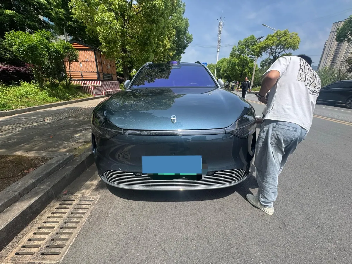 2024 AITO AITO M9 1.5T 152HP L4 REEV 42KWH,autocango,china used car exporter,china ev exporter,chinese used car exporter,chinese used ev exporter