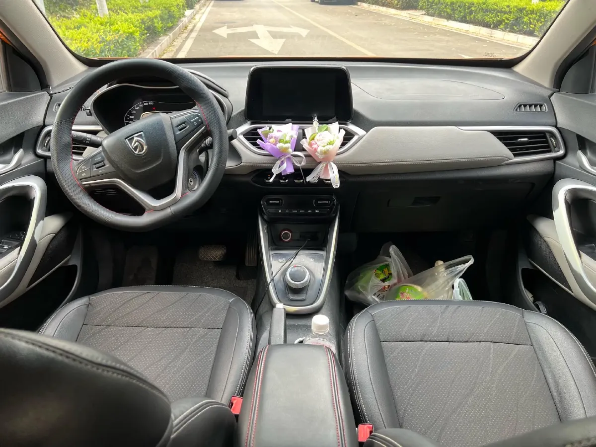 2017 BaoJun 310W 1.5L 105HP L4 6MT,autocango,china used car exporter,china ev exporter,chinese used car exporter,chinese used ev exporter