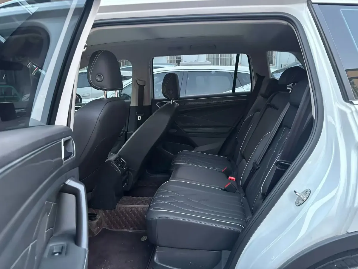 2024 Volkswagen Tiguan L 2.0T 186HP L4 7DCT,autocango,china used car exporter,china ev exporter,chinese used car exporter,chinese used ev exporter