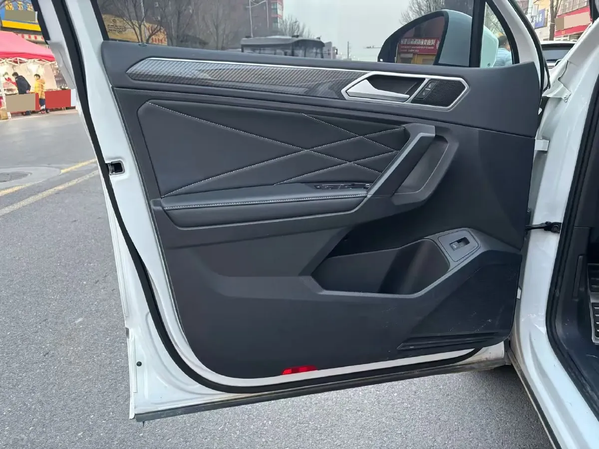 2024 Volkswagen Tiguan L 2.0T 186HP L4 7DCT,autocango,china used car exporter,china ev exporter,chinese used car exporter,chinese used ev exporter