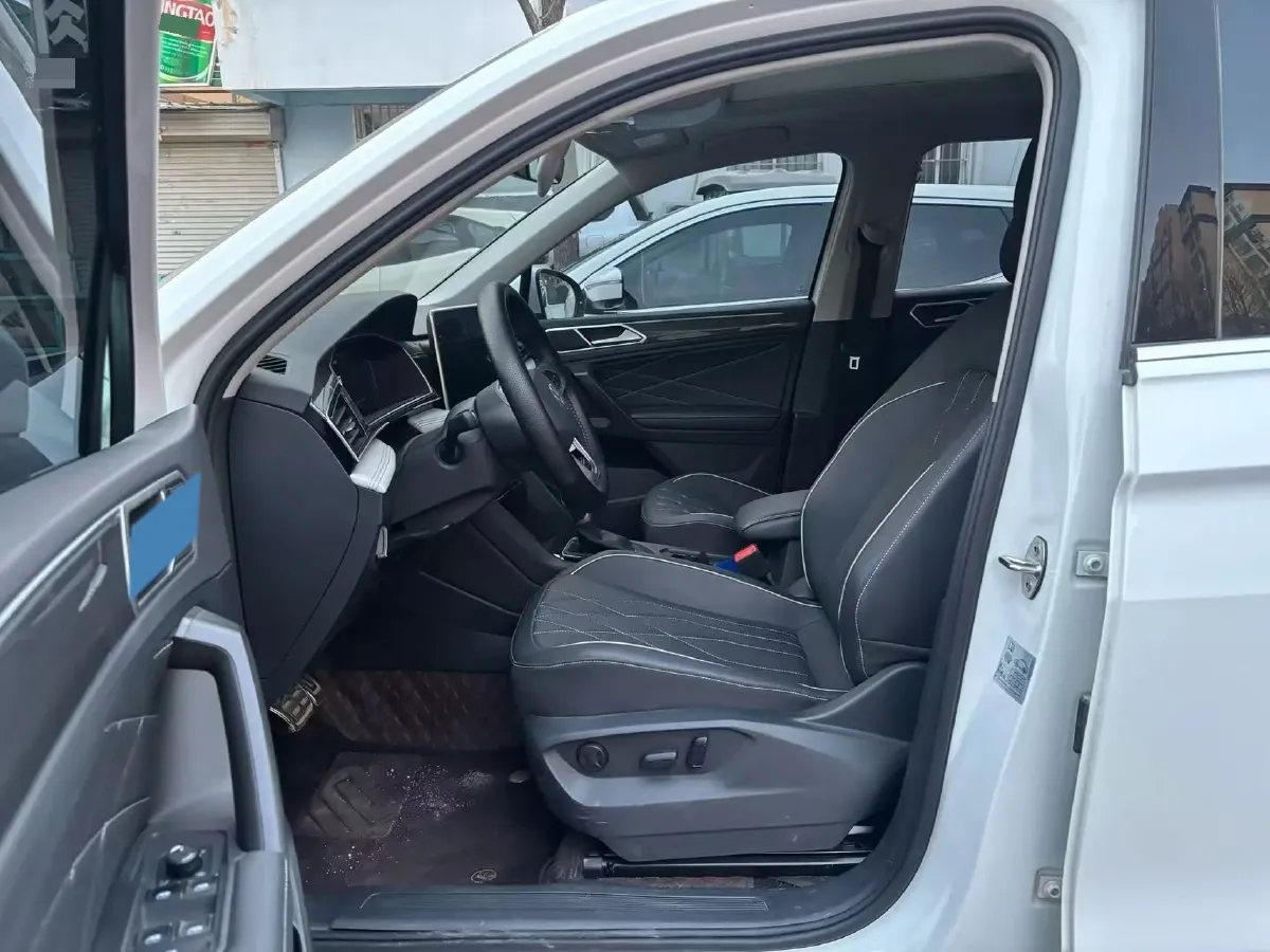 2024 Volkswagen Tiguan L 2.0T 186HP L4 7DCT,autocango,china used car exporter,china ev exporter,chinese used car exporter,chinese used ev exporter