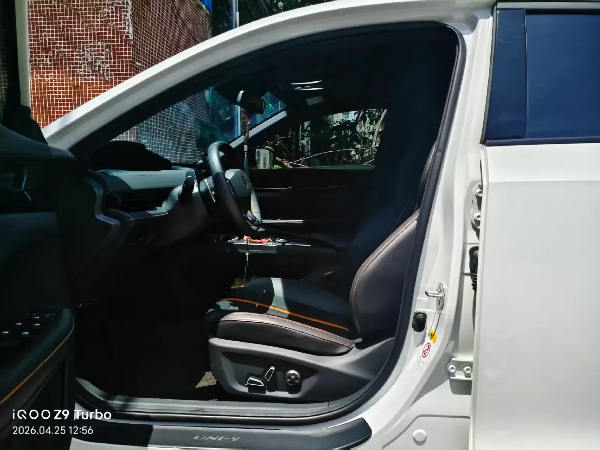 2024 ChangAn UNI-V 1.5T 188HP L4 7DCT,autocango,china used car exporter,china ev exporter,chinese used car exporter,chinese used ev exporter