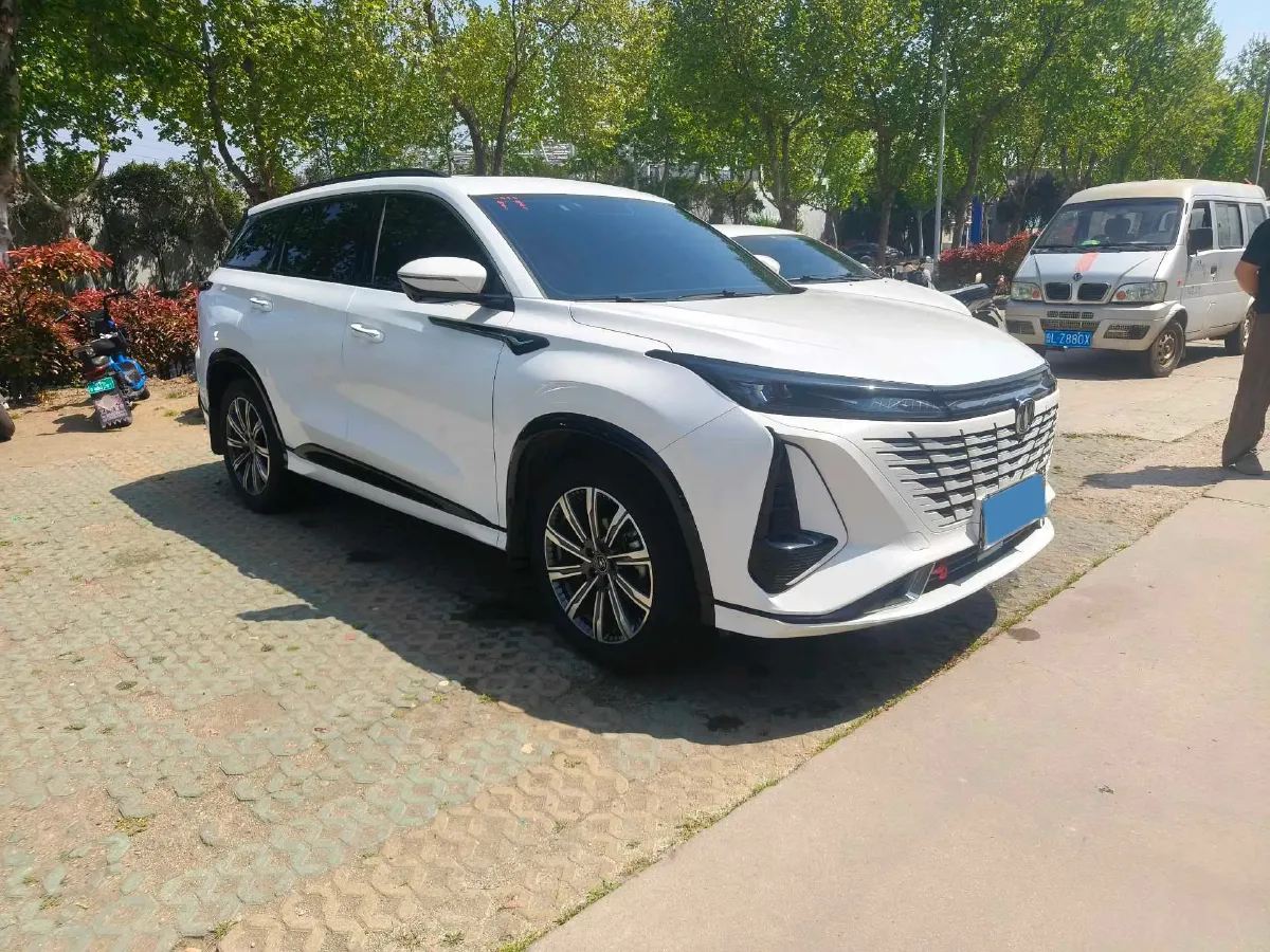 2023 ChangAn CS75 Plus 2.0T 233HP L4 8AT,autocango,china used car exporter,china ev exporter,chinese used car exporter,chinese used ev exporter