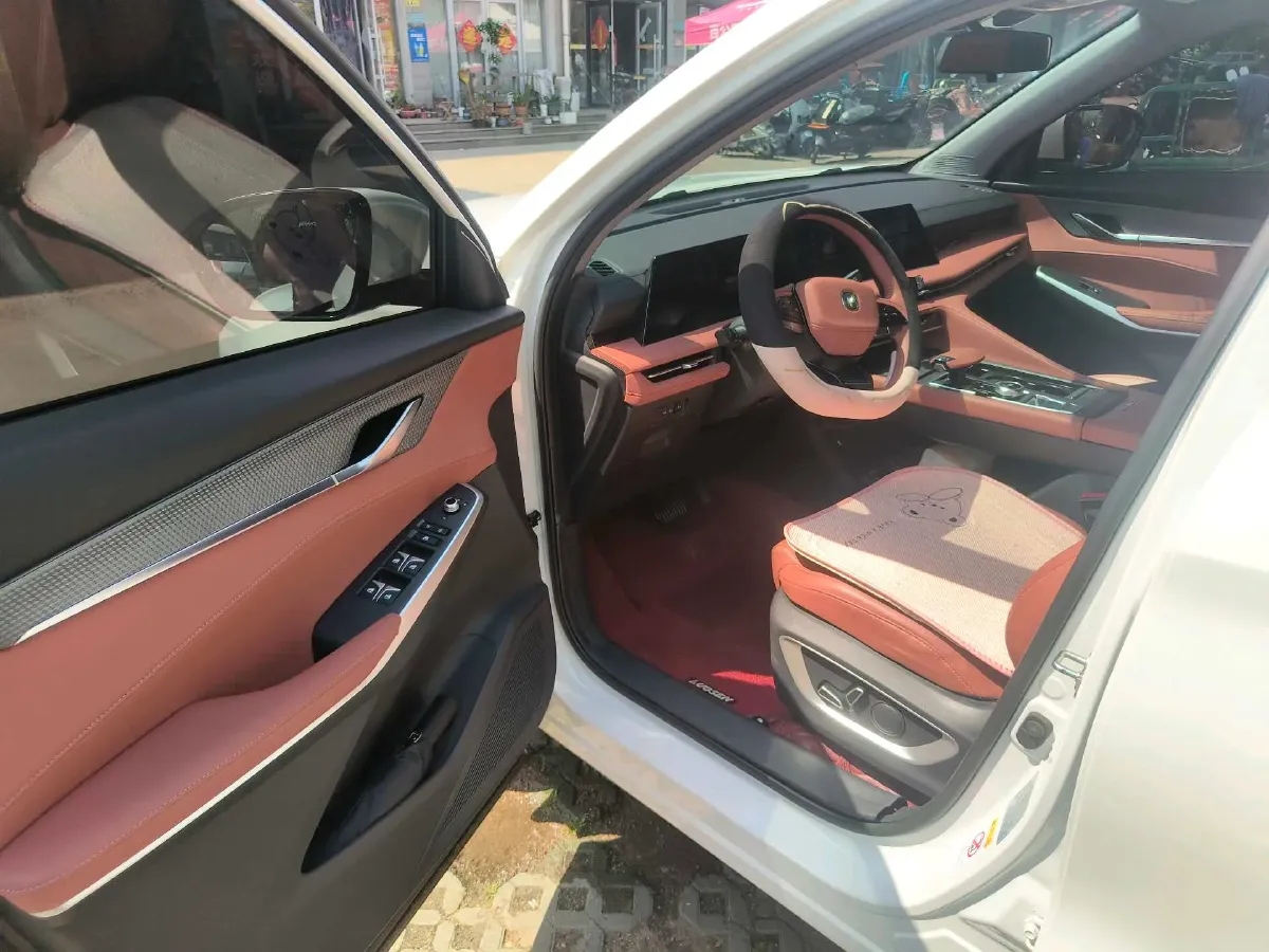 2023 ChangAn CS75 Plus 2.0T 233HP L4 8AT,autocango,china used car exporter,china ev exporter,chinese used car exporter,chinese used ev exporter