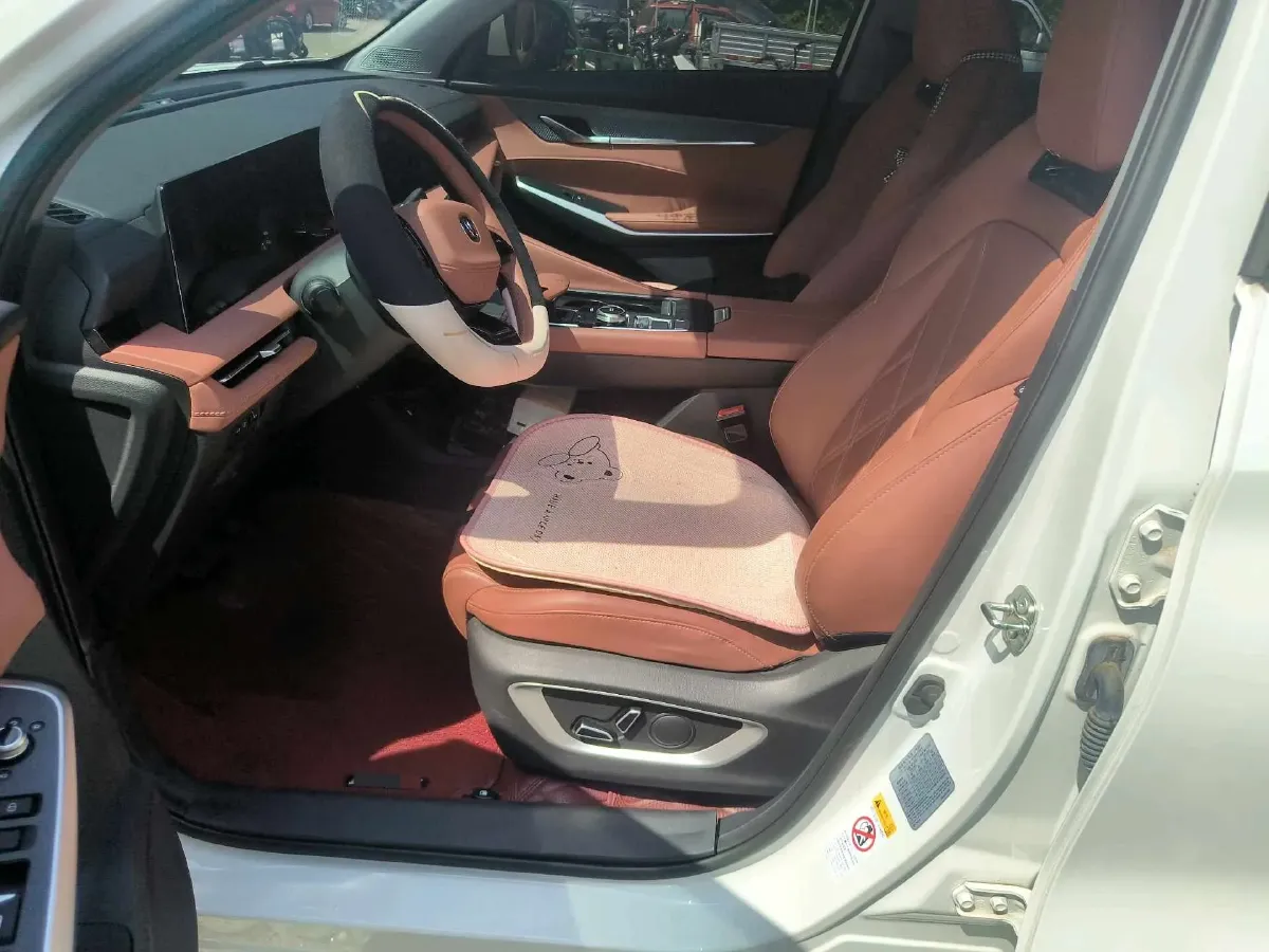 2023 ChangAn CS75 Plus 2.0T 233HP L4 8AT,autocango,china used car exporter,china ev exporter,chinese used car exporter,chinese used ev exporter