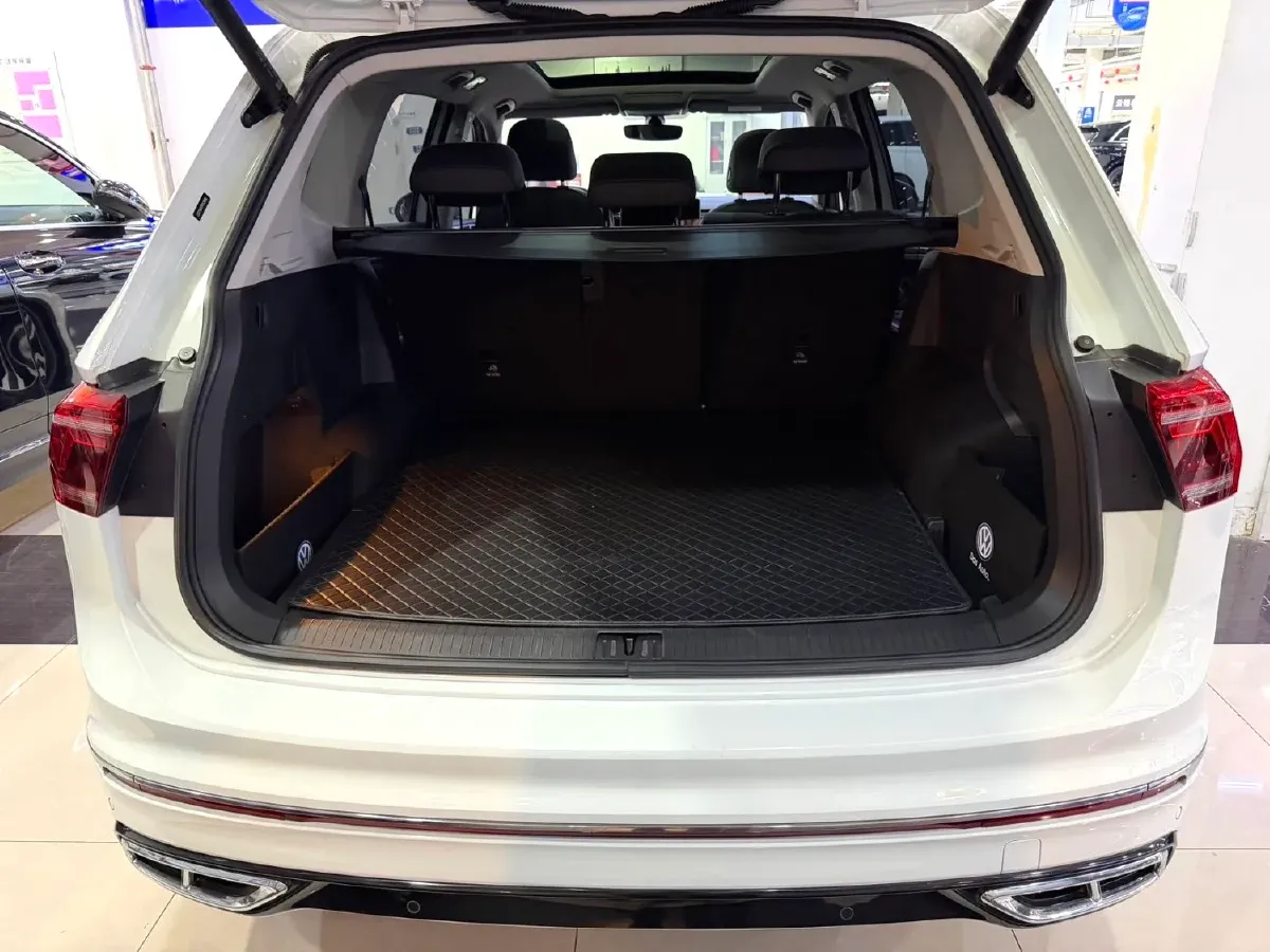 2024 Volkswagen Tiguan L 2.0T 186HP L4 7DCT,autocango,china used car exporter,china ev exporter,chinese used car exporter,chinese used ev exporter