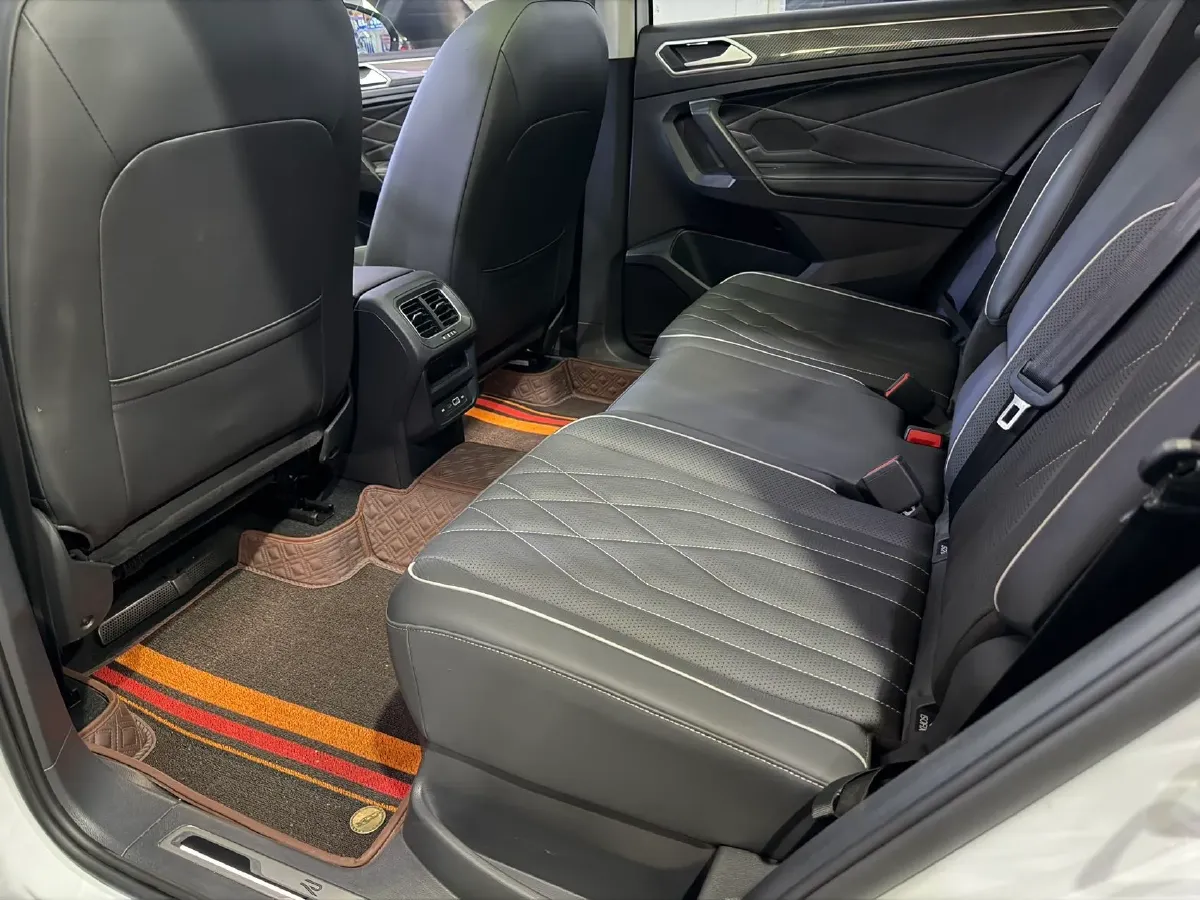 2024 Volkswagen Tiguan L 2.0T 186HP L4 7DCT,autocango,china used car exporter,china ev exporter,chinese used car exporter,chinese used ev exporter