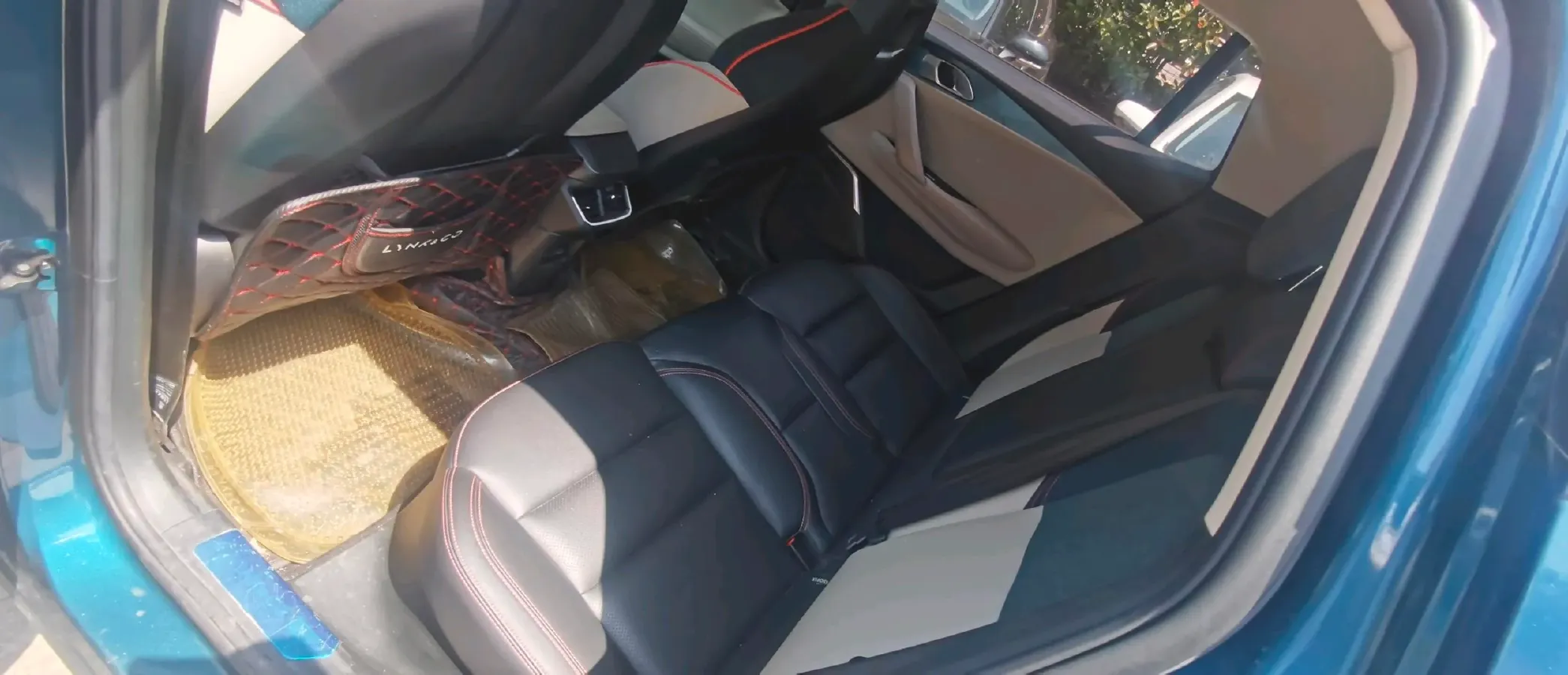 2023 LYNK&CO 06 1.5T 181HP L4 7DCT,autocango,china used car exporter,china ev exporter,chinese used car exporter,chinese used ev exporter