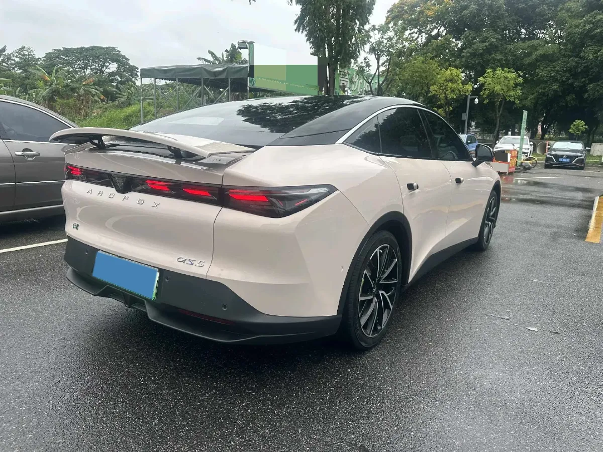 2024 ARCFOX αT5 BEV 79.2KWH,autocango,china used car exporter,china ev exporter,chinese used car exporter,chinese used ev exporter
