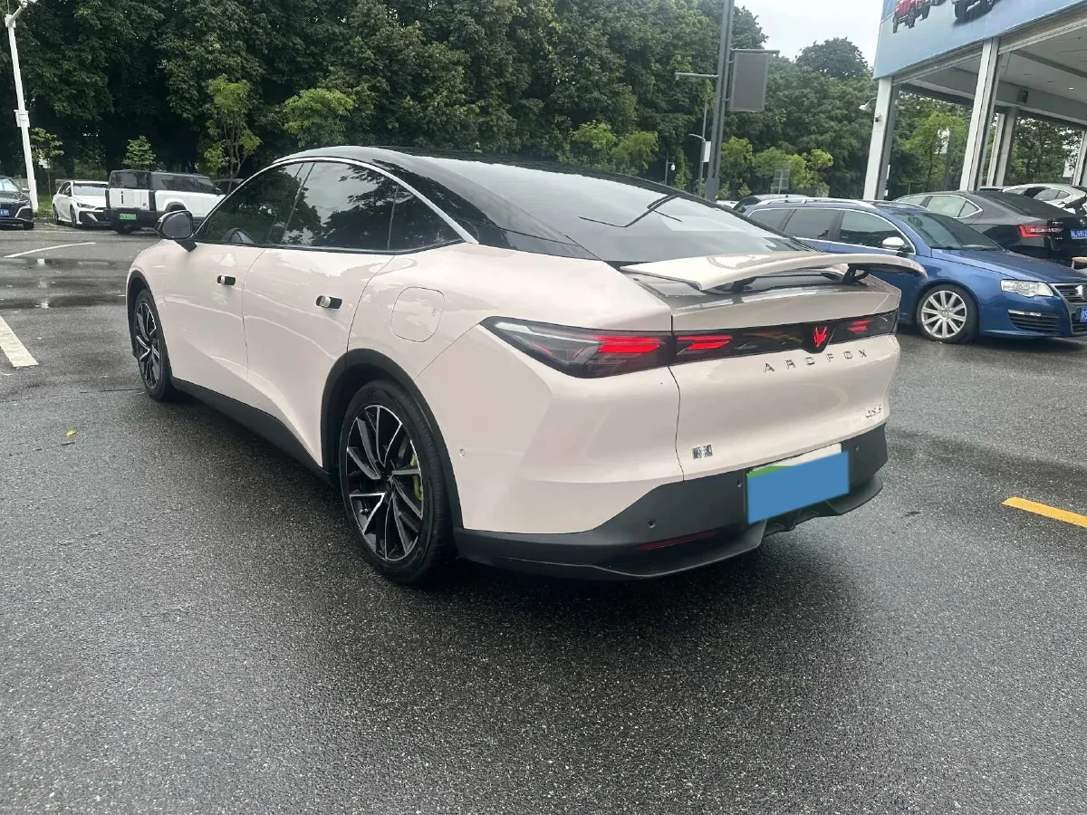 2024 ARCFOX αT5 BEV 79.2KWH,autocango,china used car exporter,china ev exporter,chinese used car exporter,chinese used ev exporter