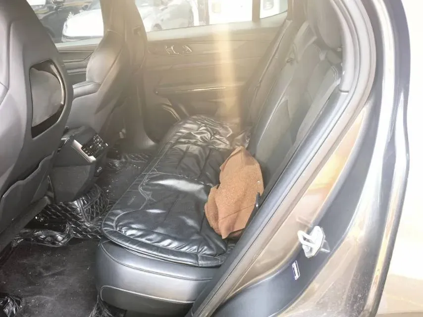 2022 Isuzu Mu-X 2.0T 220HP L4 8AT,autocango,china used car exporter,china ev exporter,chinese used car exporter,chinese used ev exporter