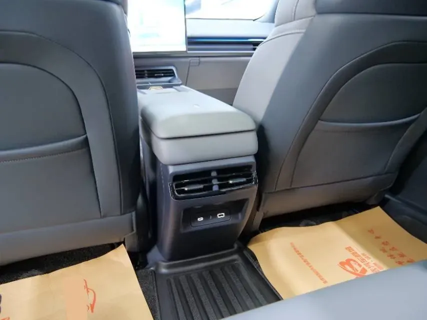 2024 LYNK&CO 07 EM-P 1.5T 163HP L4 3DHT PHEV 18.99KWH,autocango,china used car exporter,china ev exporter,chinese used car exporter,chinese used ev exporter