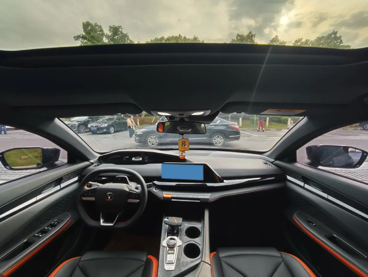 2023 ChangAn UNI-V 1.5T 188HP L4 7DCT,autocango,china used car exporter,china ev exporter,chinese used car exporter,chinese used ev exporter