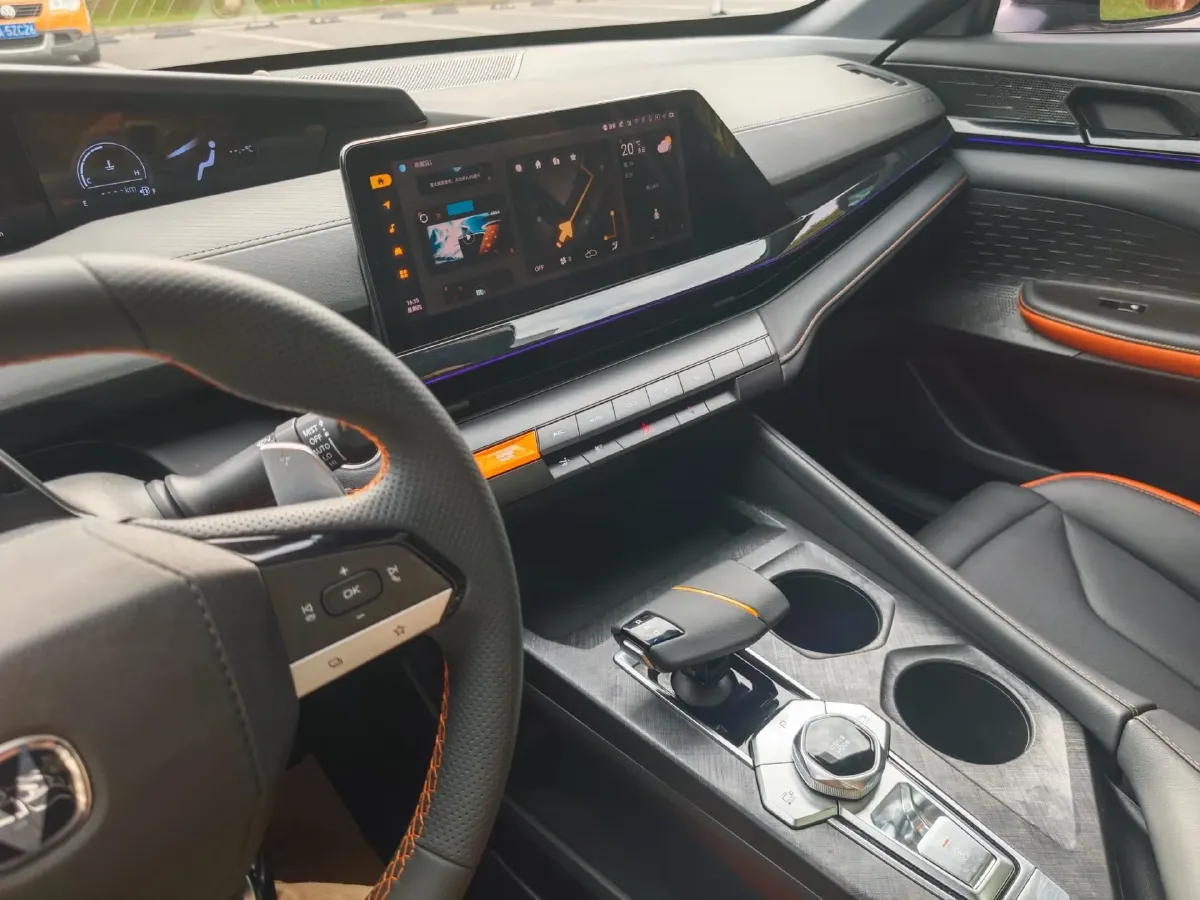 2023 ChangAn UNI-V 1.5T 188HP L4 7DCT,autocango,china used car exporter,china ev exporter,chinese used car exporter,chinese used ev exporter