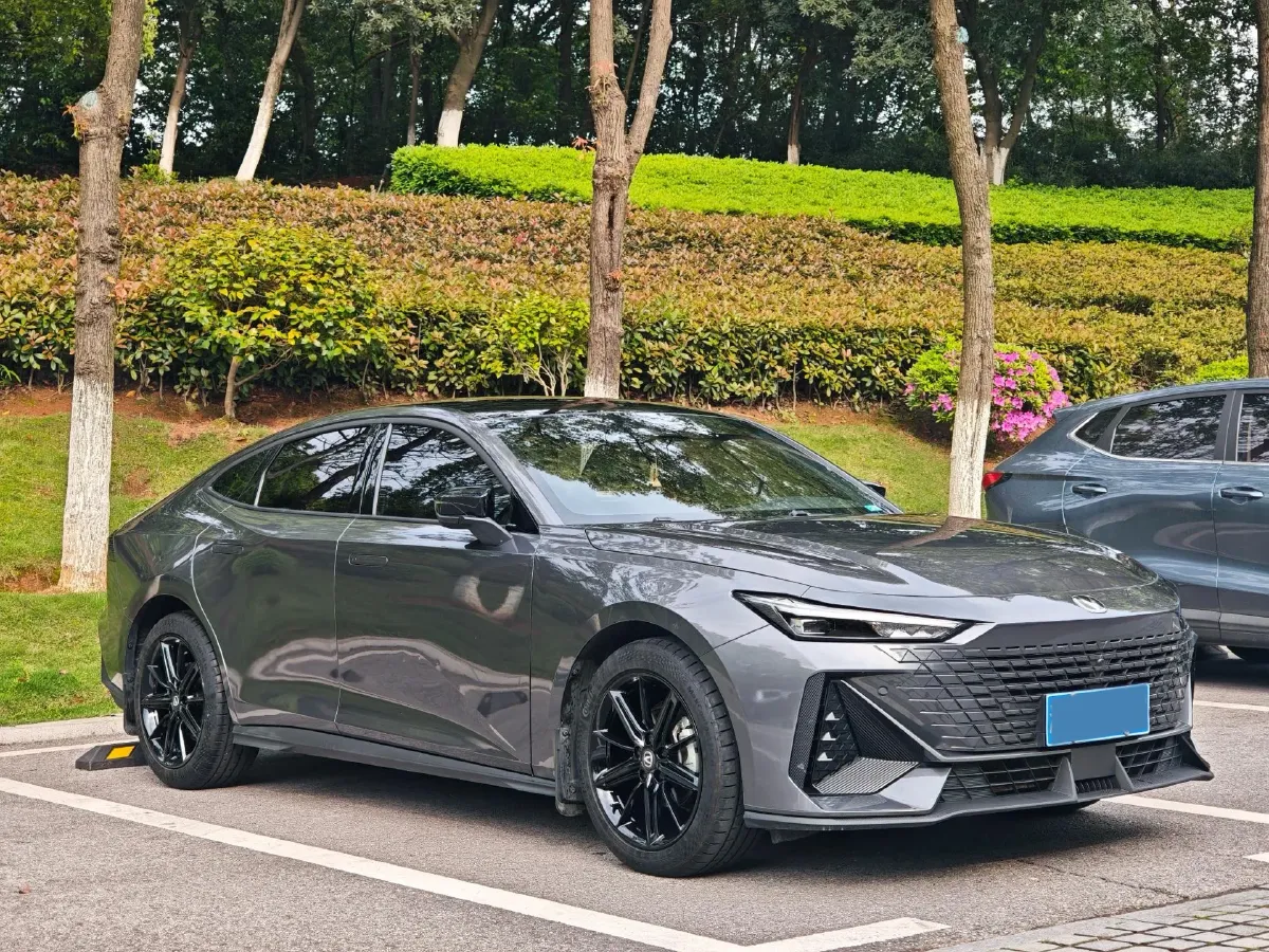 2023 ChangAn UNI-V 1.5T 188HP L4 7DCT,autocango,china used car exporter,china ev exporter,chinese used car exporter,chinese used ev exporter