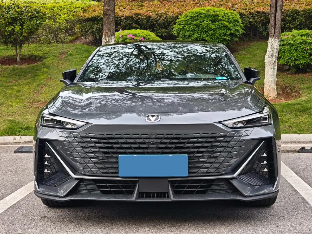 2023 ChangAn UNI-V 1.5T 188HP L4 7DCT,autocango,china used car exporter,china ev exporter,chinese used car exporter,chinese used ev exporter