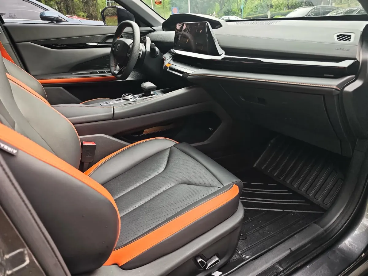 2023 ChangAn UNI-V 1.5T 188HP L4 7DCT,autocango,china used car exporter,china ev exporter,chinese used car exporter,chinese used ev exporter