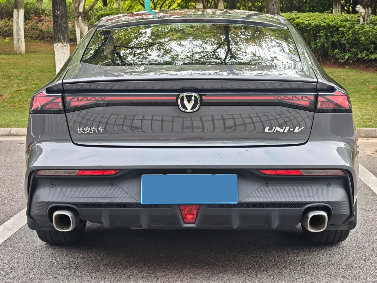 2023 ChangAn UNI-V 1.5T 188HP L4 7DCT,autocango,china used car exporter,china ev exporter,chinese used car exporter,chinese used ev exporter