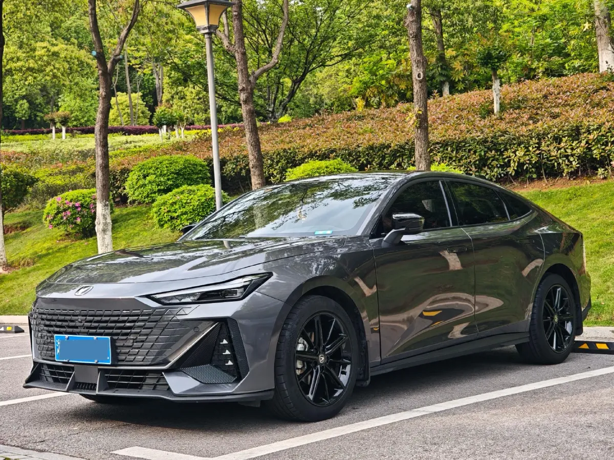 2023 ChangAn UNI-V 1.5T 188HP L4 7DCT,autocango,china used car exporter,china ev exporter,chinese used car exporter,chinese used ev exporter