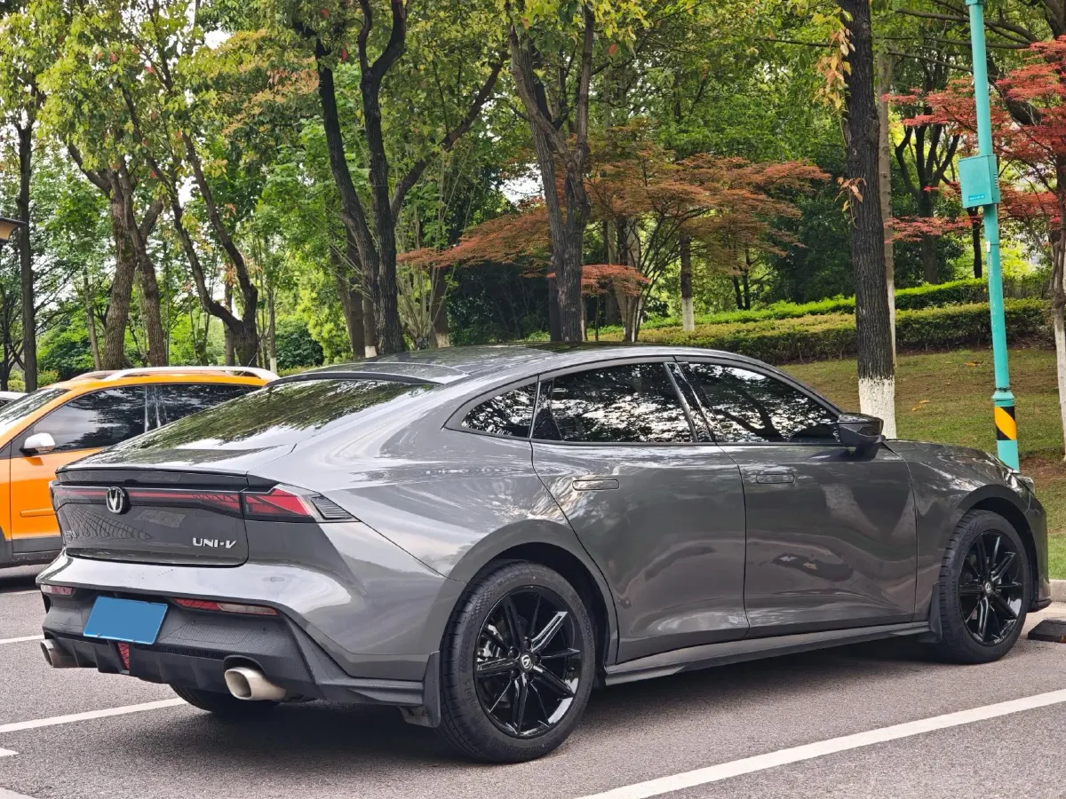 2023 ChangAn UNI-V 1.5T 188HP L4 7DCT,autocango,china used car exporter,china ev exporter,chinese used car exporter,chinese used ev exporter