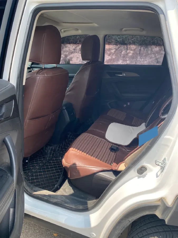 2022 ChangAn Eado 1.6L 128HP L4 5MT,autocango,china used car exporter,china ev exporter,chinese used car exporter,chinese used ev exporter