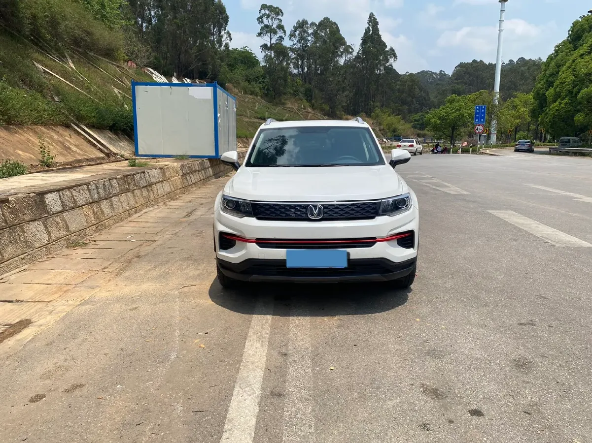 2022 ChangAn Eado 1.6L 128HP L4 5MT,autocango,china used car exporter,china ev exporter,chinese used car exporter,chinese used ev exporter