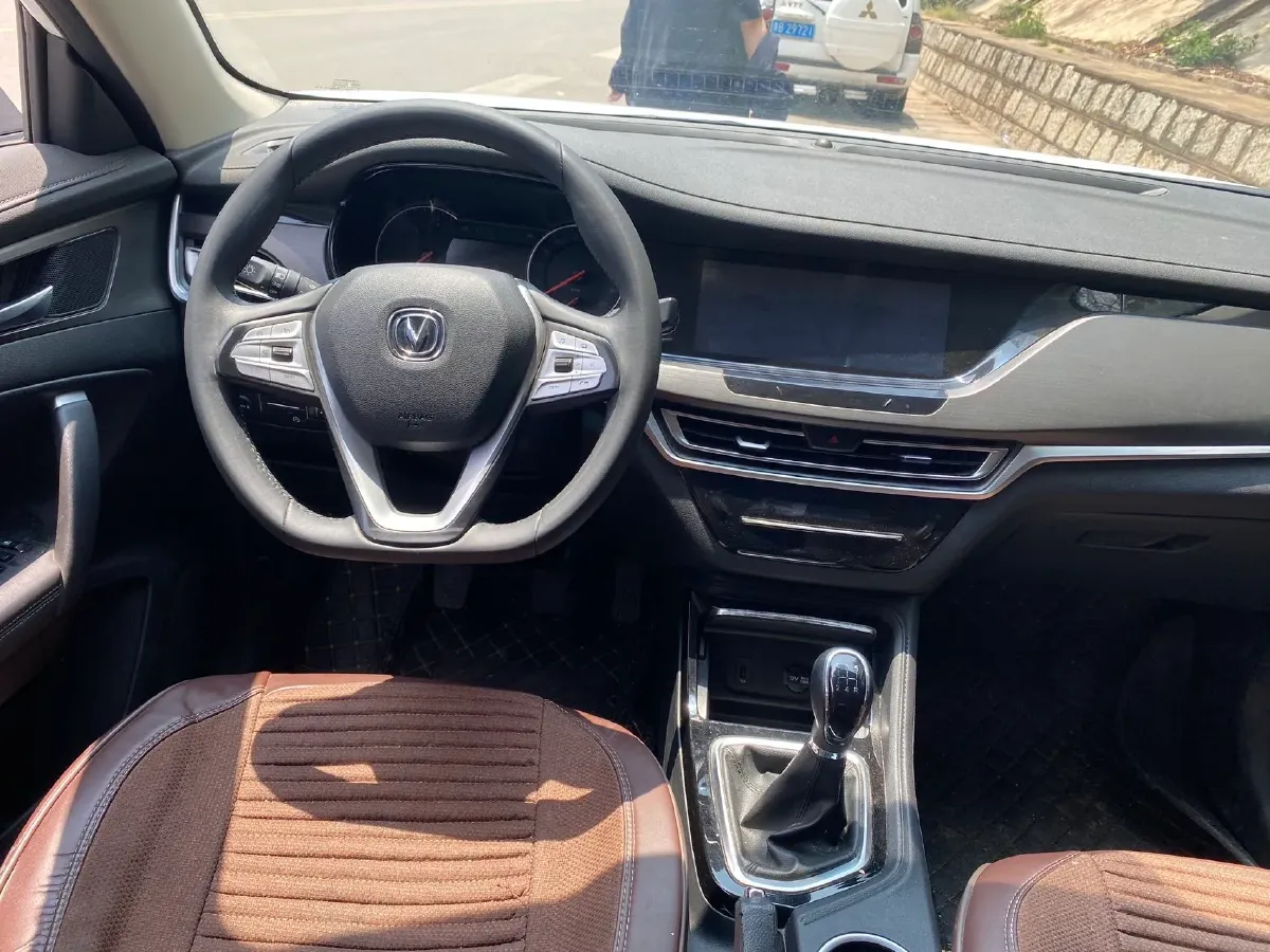 2022 ChangAn Eado 1.6L 128HP L4 5MT,autocango,china used car exporter,china ev exporter,chinese used car exporter,chinese used ev exporter