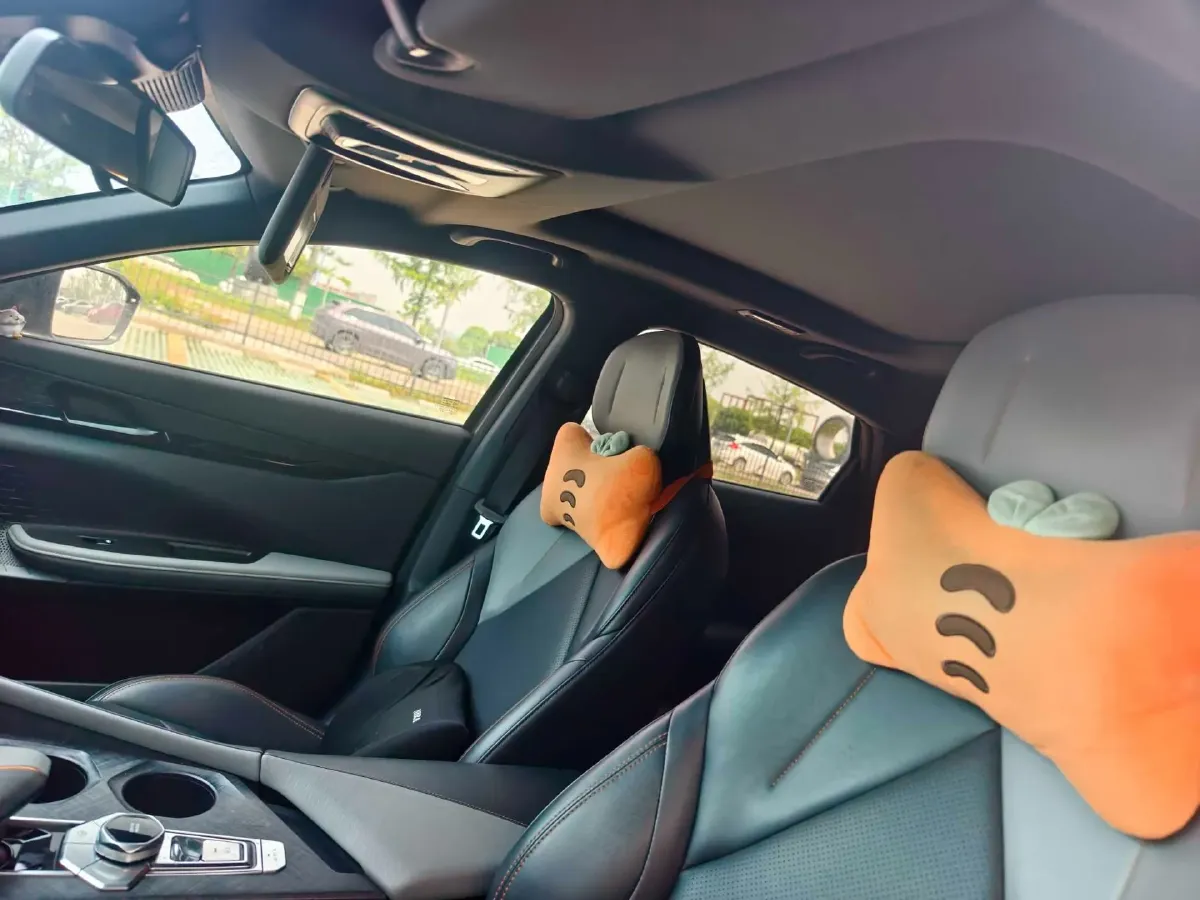 2022 ChangAn UNI-V 1.5T 188HP L4 7DCT,autocango,china used car exporter,china ev exporter,chinese used car exporter,chinese used ev exporter