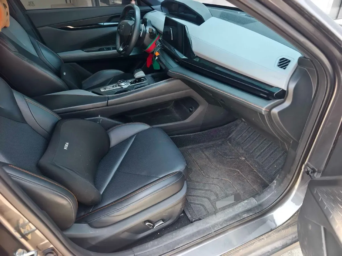 2022 ChangAn UNI-V 1.5T 188HP L4 7DCT,autocango,china used car exporter,china ev exporter,chinese used car exporter,chinese used ev exporter