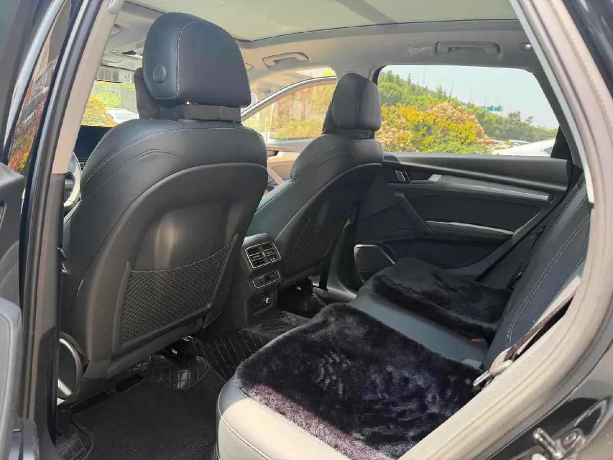 2026 Audi Q5L 2.0T 190HP L4 7DCT,autocango,china used car exporter,china ev exporter,chinese used car exporter,chinese used ev exporter